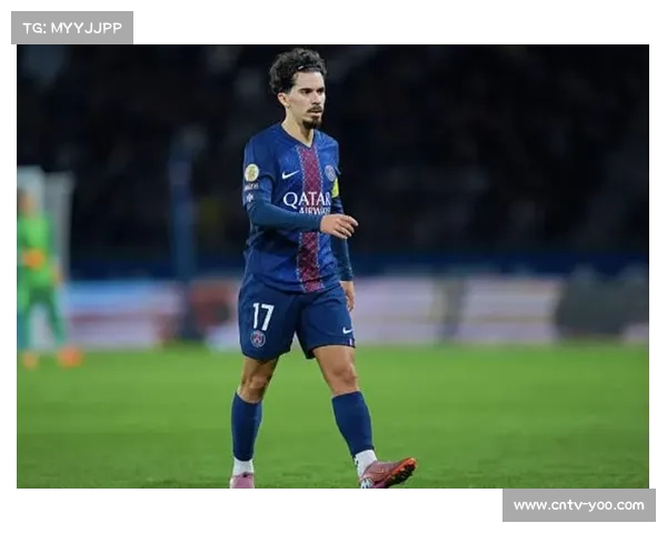 看台上的内维斯:伤病阴影下巴黎中场的守望与支持